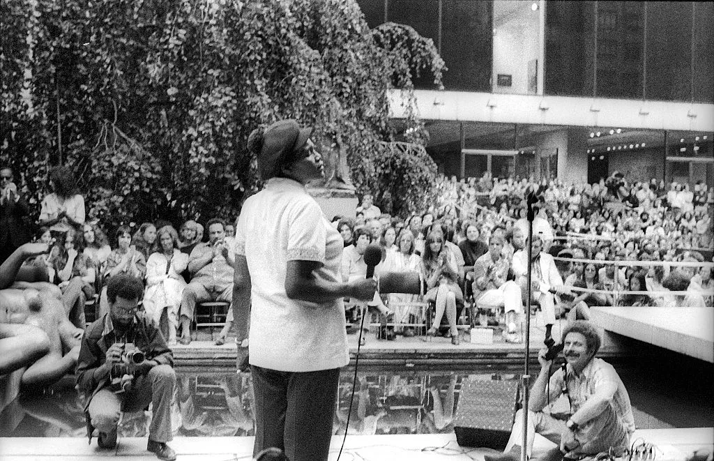 Black and white photo of Willie Mae “Big Mama” Thornton performing at The Garden of the Museum of Modern Art in 1971.
