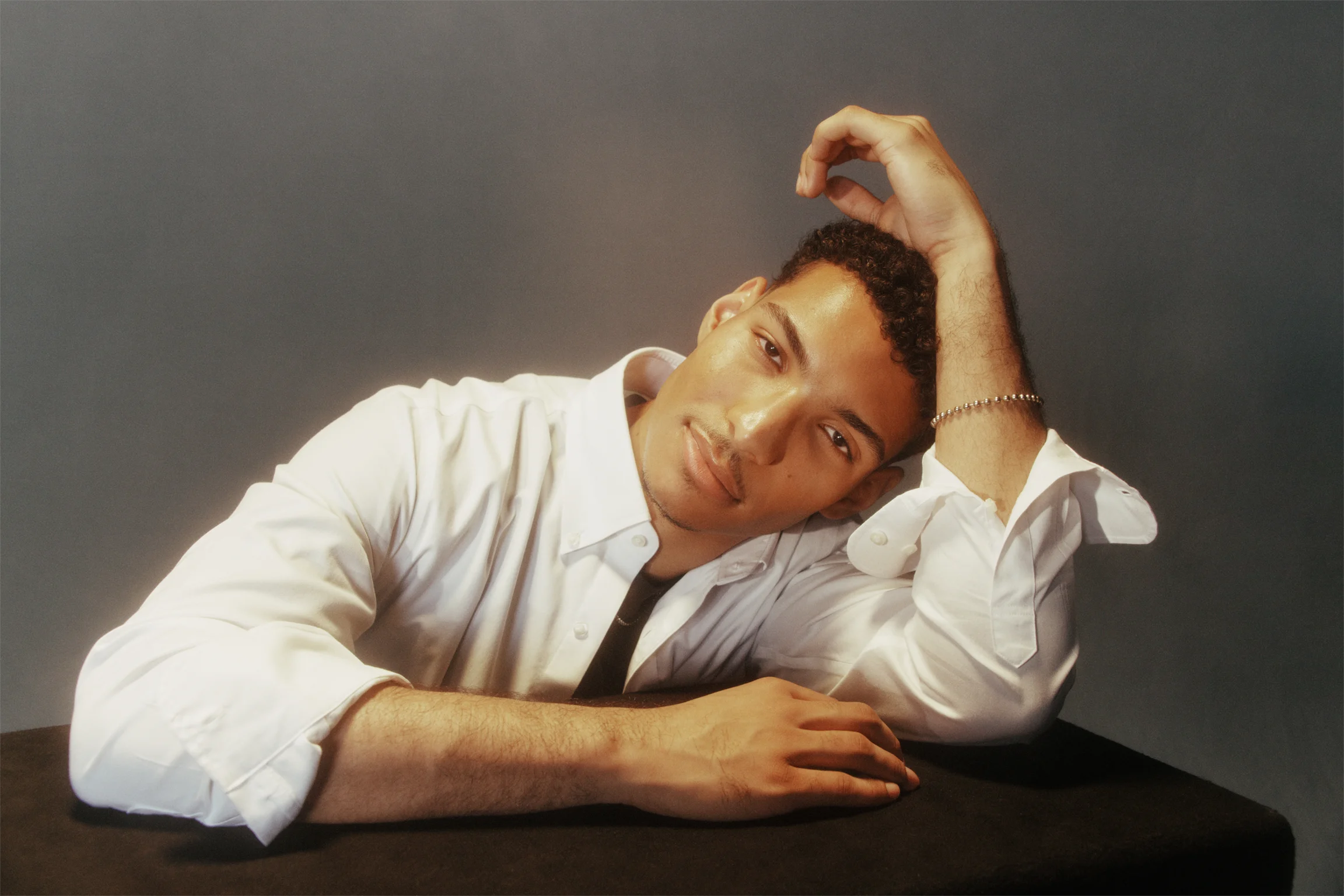 2404012 F-167V01 RGB