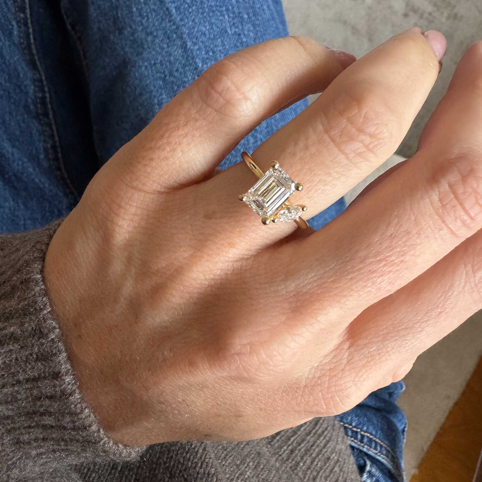 r.made イエローオーバルストーンリング コンケイ Lab Grown Diamond Engagement Rings Made with 18K Recycled yellow Gold