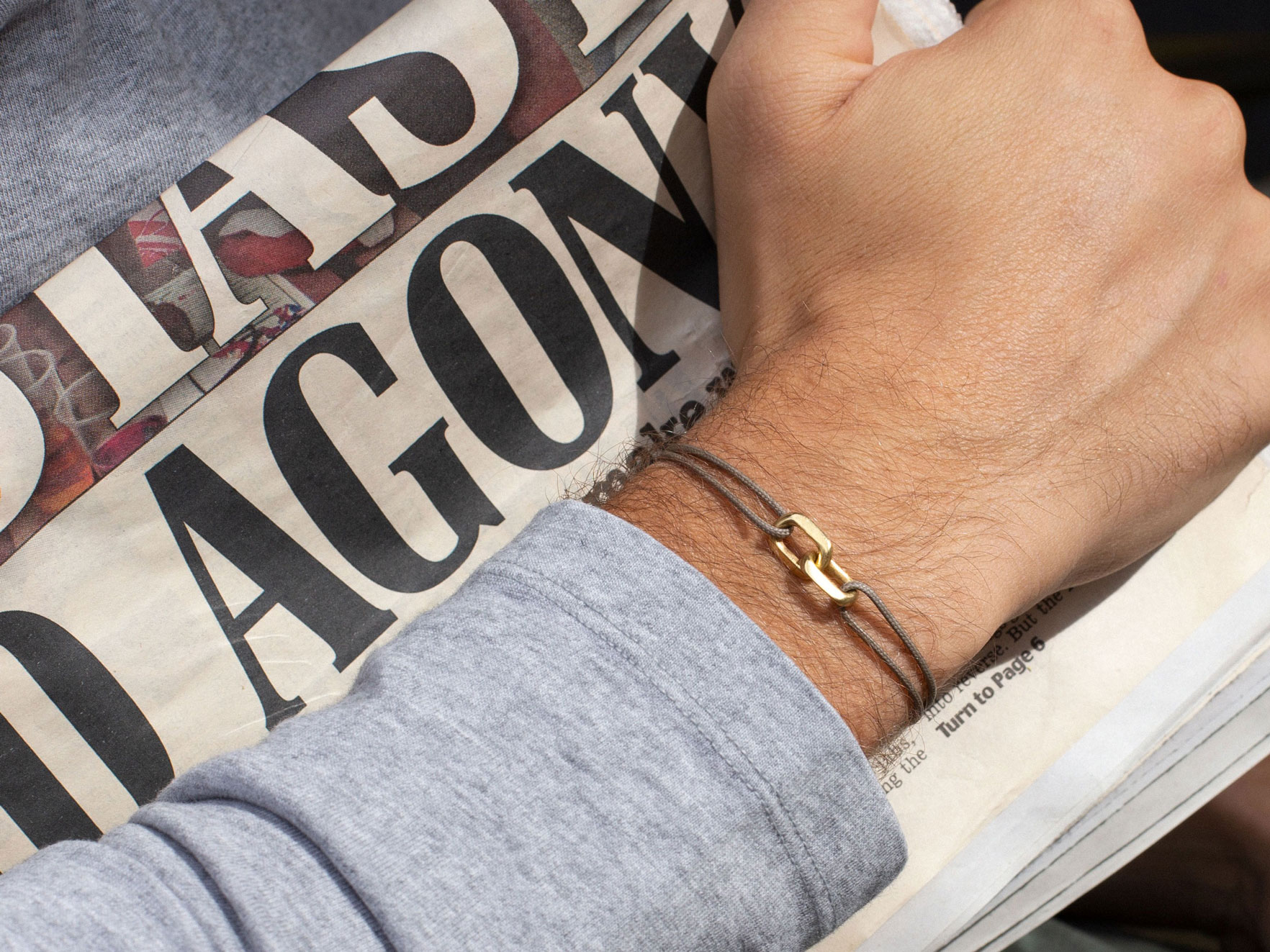 4,240 Girl Wearing Gold Bracelet Images, Stock Photos & Vectors |  Shutterstock