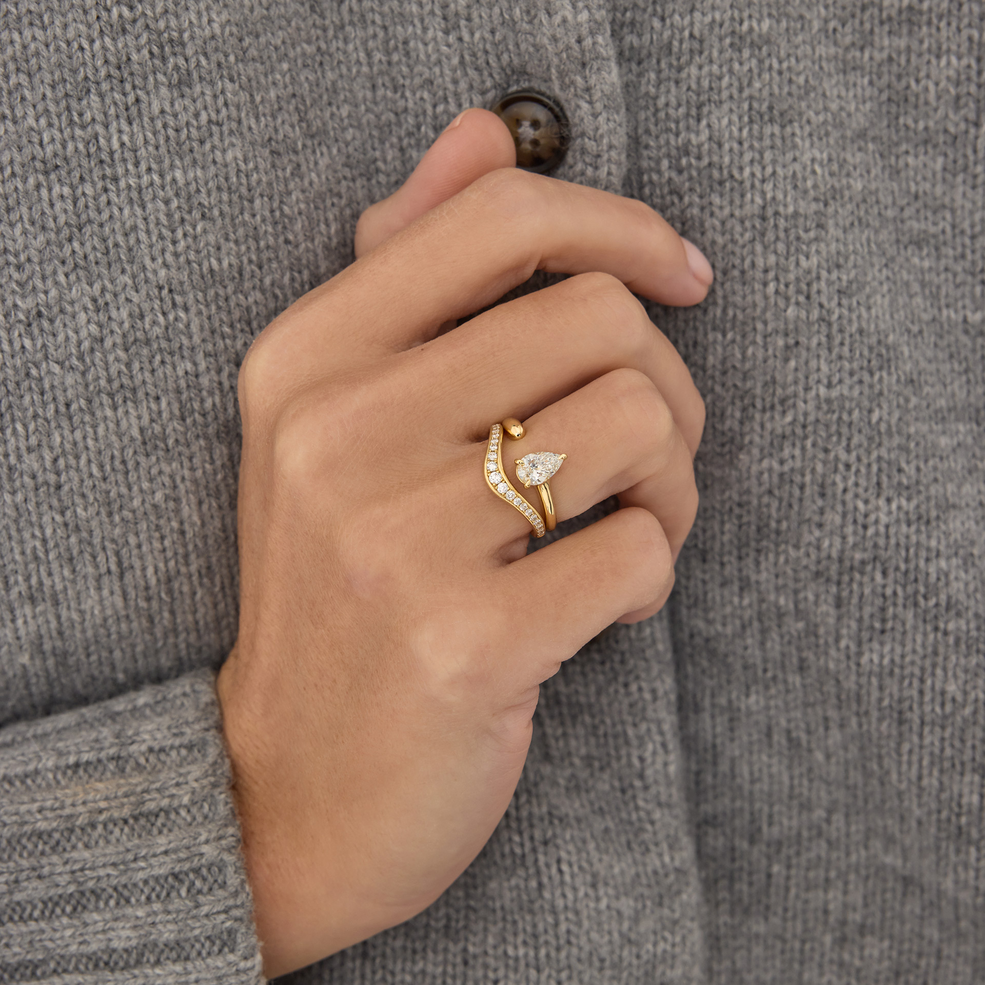 Lilo Pear Ring – Modern 18K Gold Engagement Ring | Pear Lab Diamond