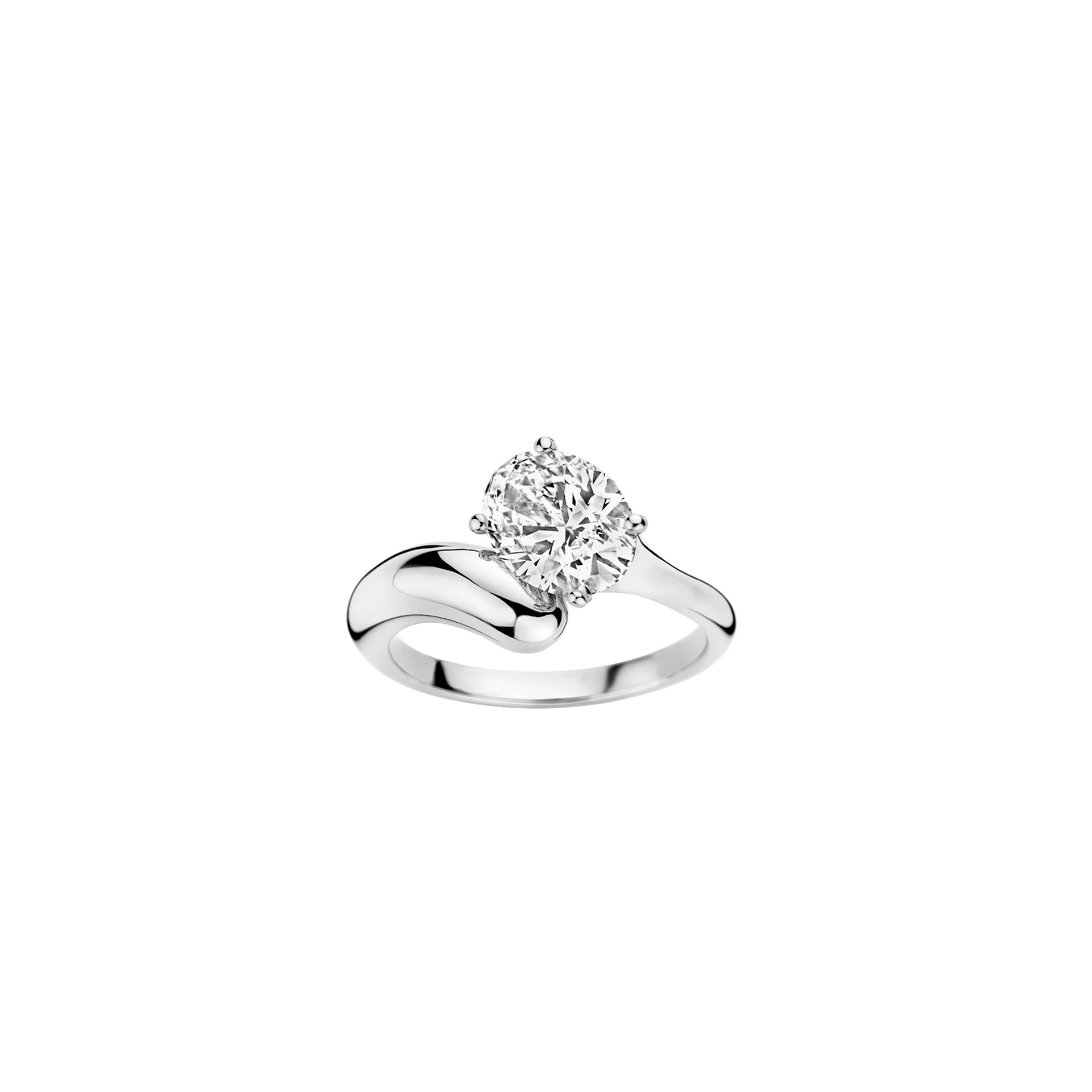 golda engagement ring packshot - platinum