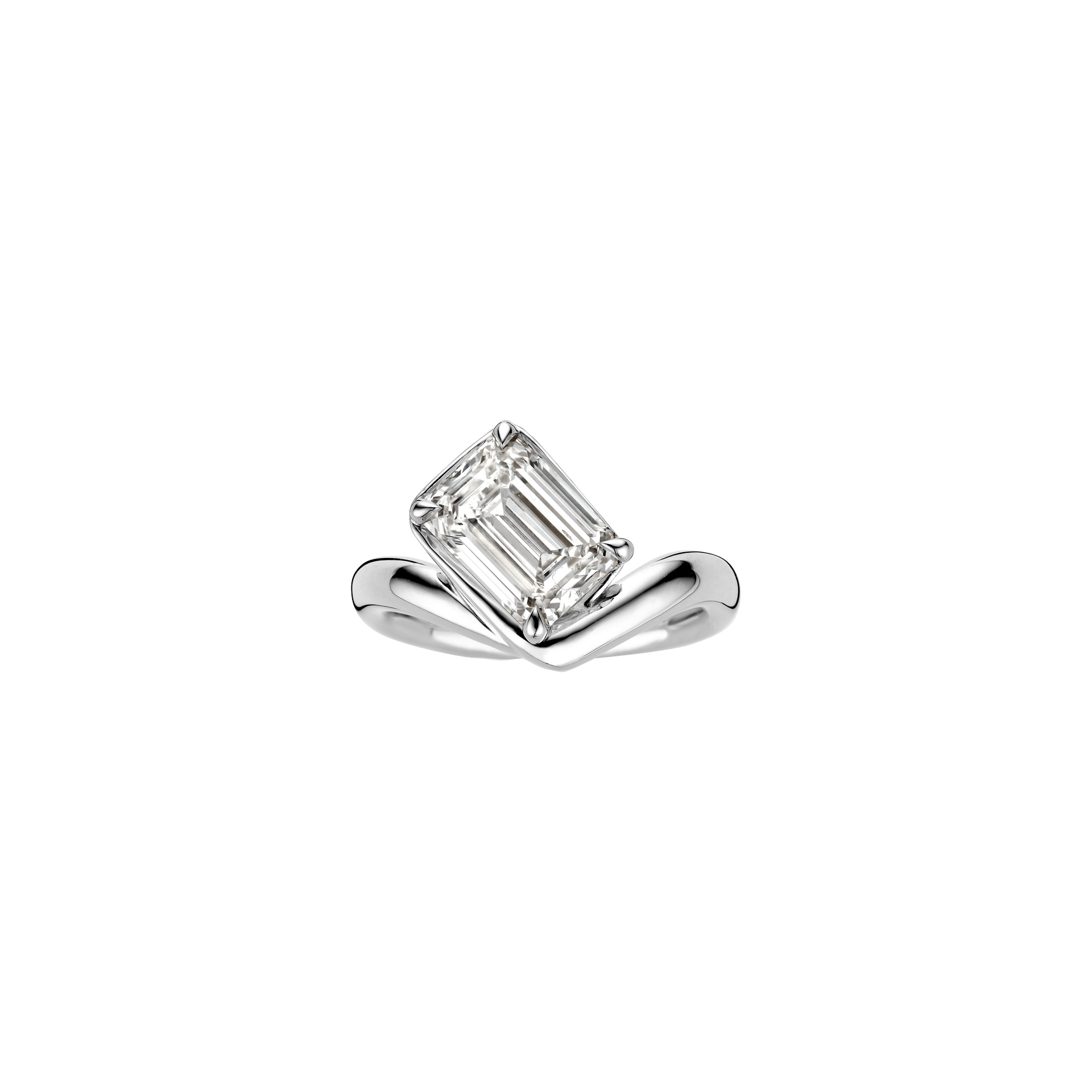Jessie Emerald ring packshot - platinum