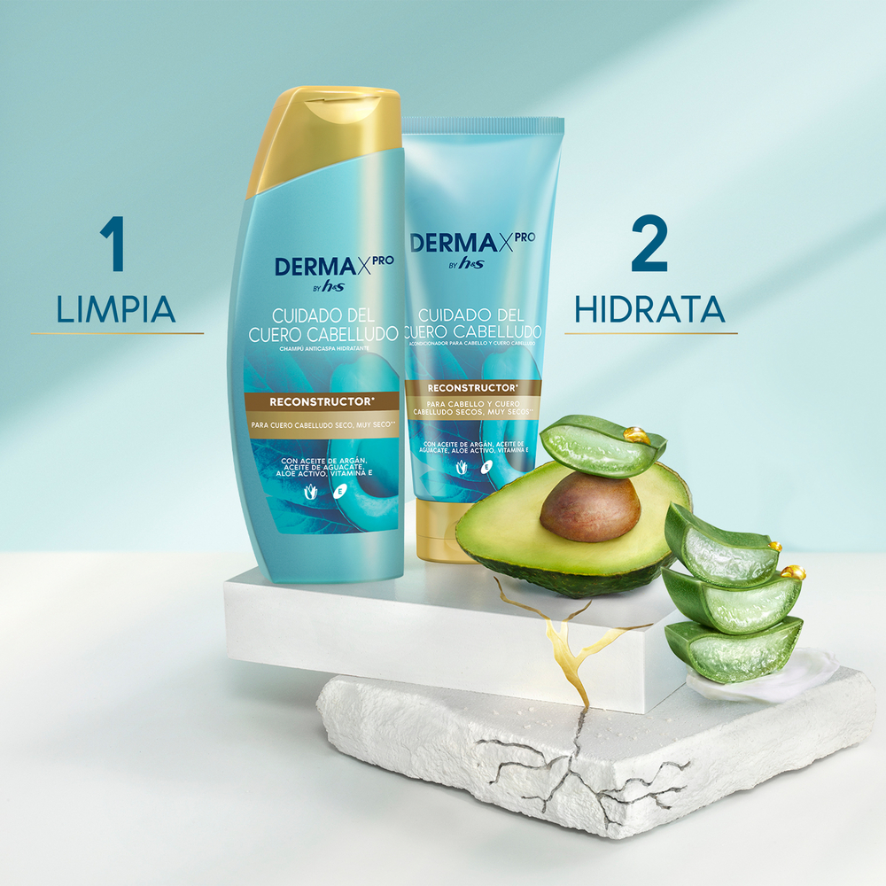 Los productos Repairing Care Collection sobre superficies agrietadas junto a una rodaja de aloe cortada y medio aguacate