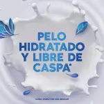 Poster "Pelo hidratado y libre de caspa" con el fondo de una superficie de champú blanco salpicando