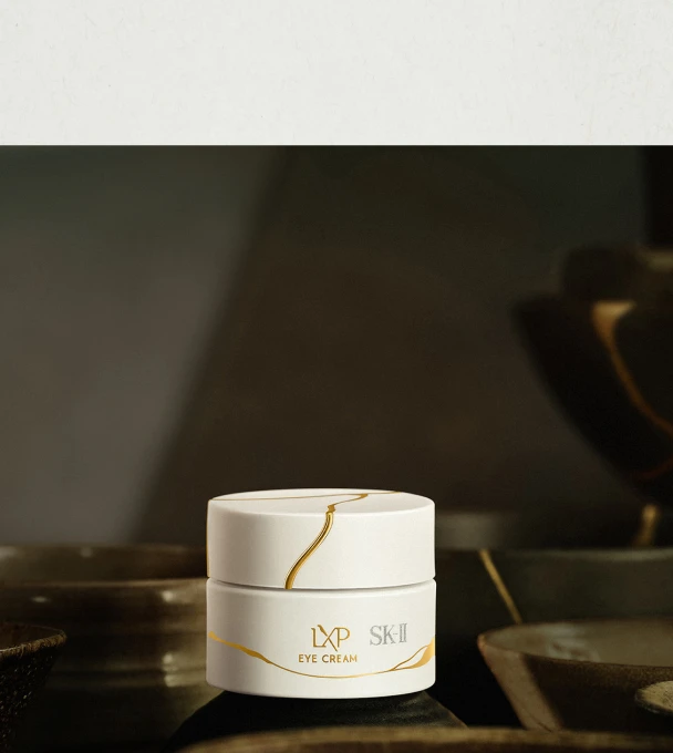 SK-II LXP凝時金緻眼霜，8倍PITERA™，質地柔奢細膩，保濕提拉眼霜質地，有效眼周緊緻，淡化細紋
