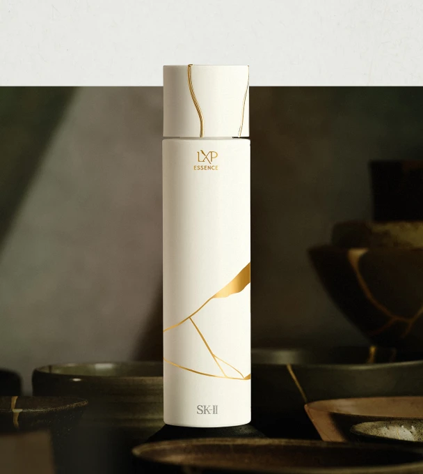 SK-II LXP凝時金緻超導精萃，結合保濕、修復與抗皺功效，深入滋養肌膚，有效縮小毛孔、緊緻肌膚，重現彈嫩透亮膚況