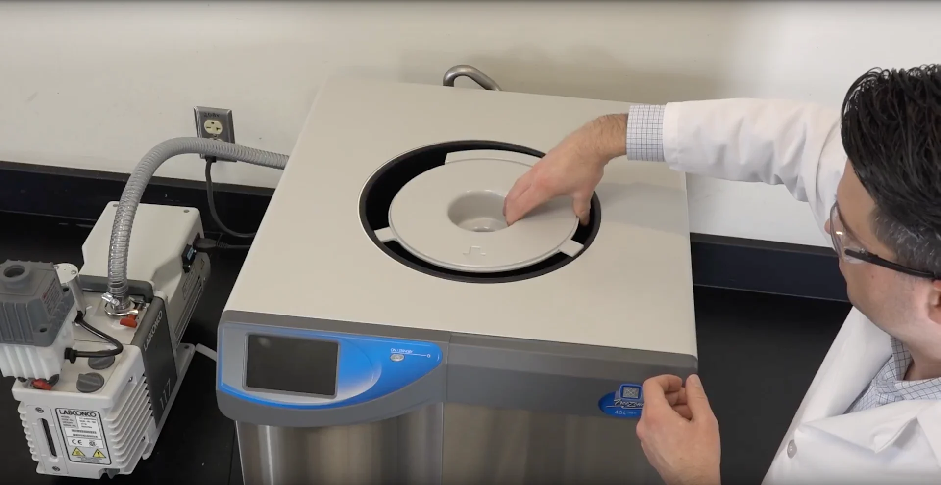 benchtop_freezone_set_up_baffle.png