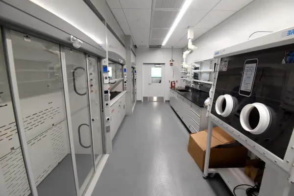protector-xl-floor-mounted-fume-hood
