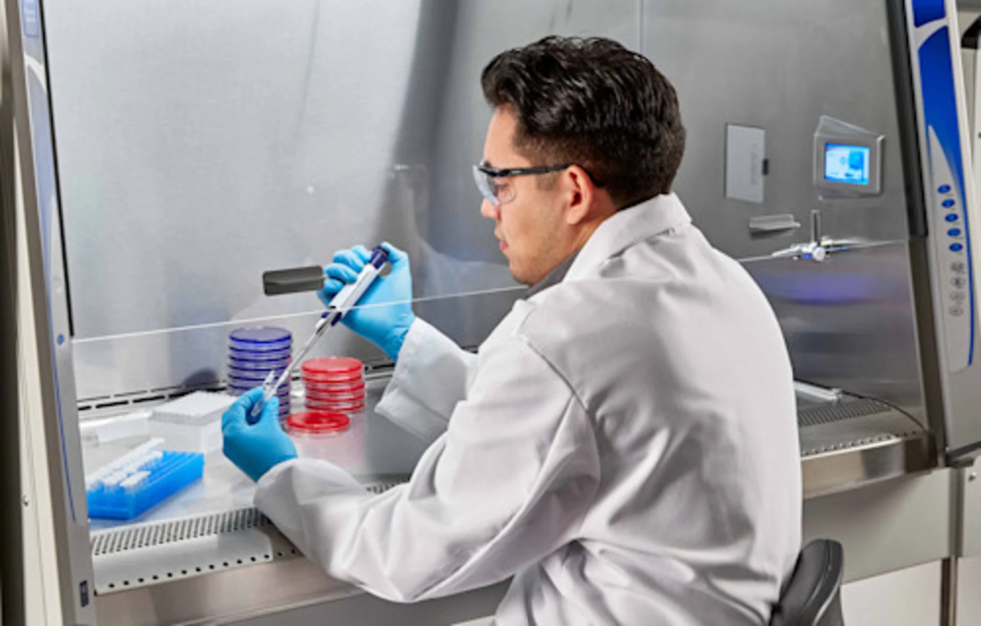 logica2_pipetting_model_rgb_20200131.jpg