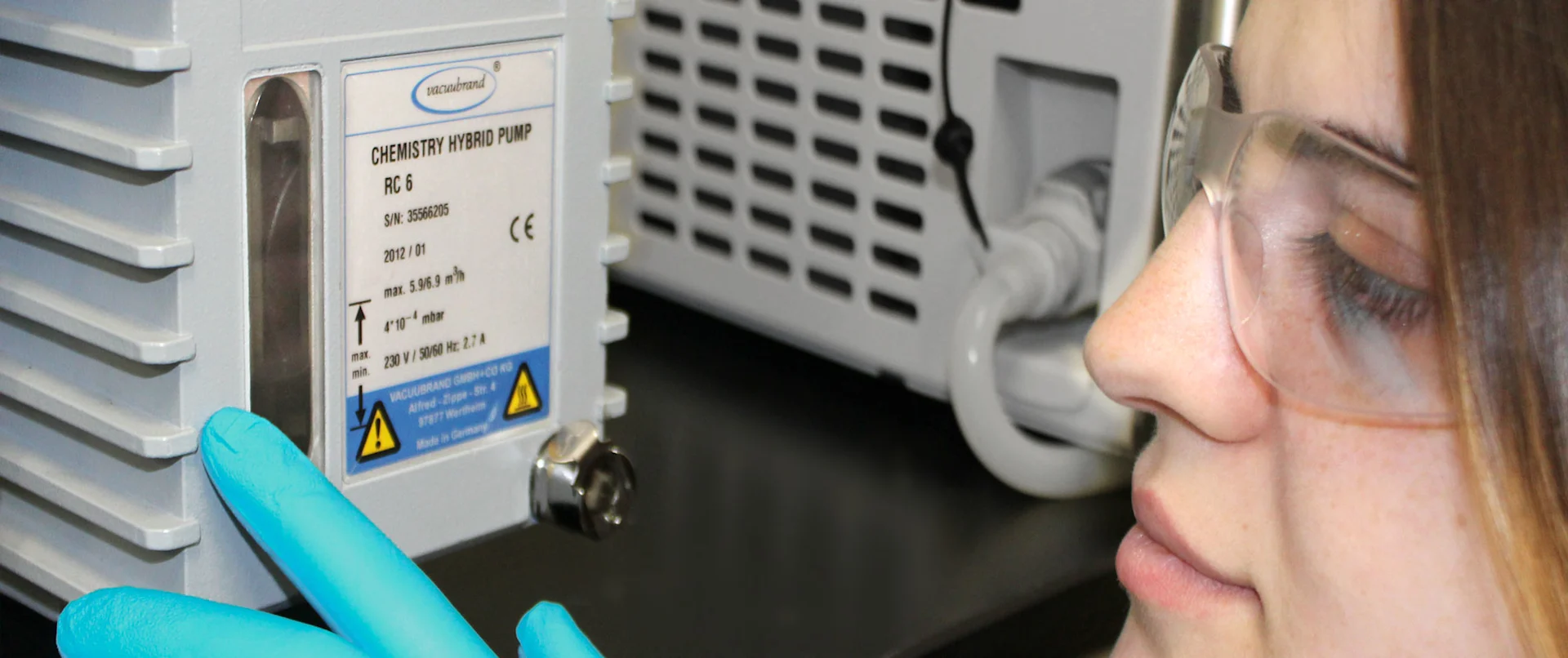 lab-vacuum-pump-maintenance.jpg