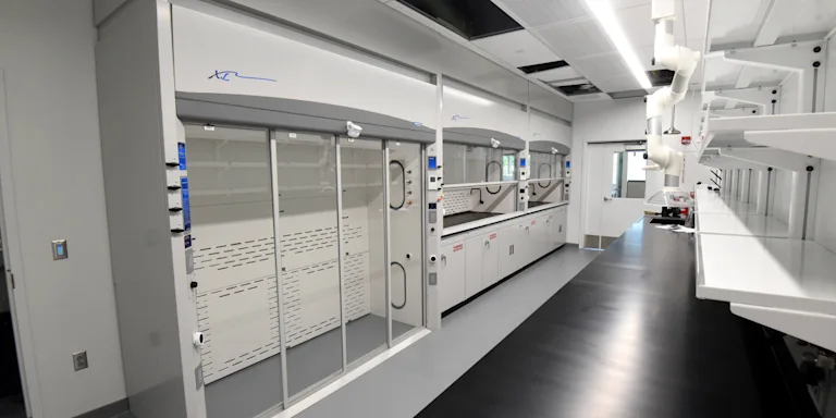 innovation-technology-center-fume-hoods