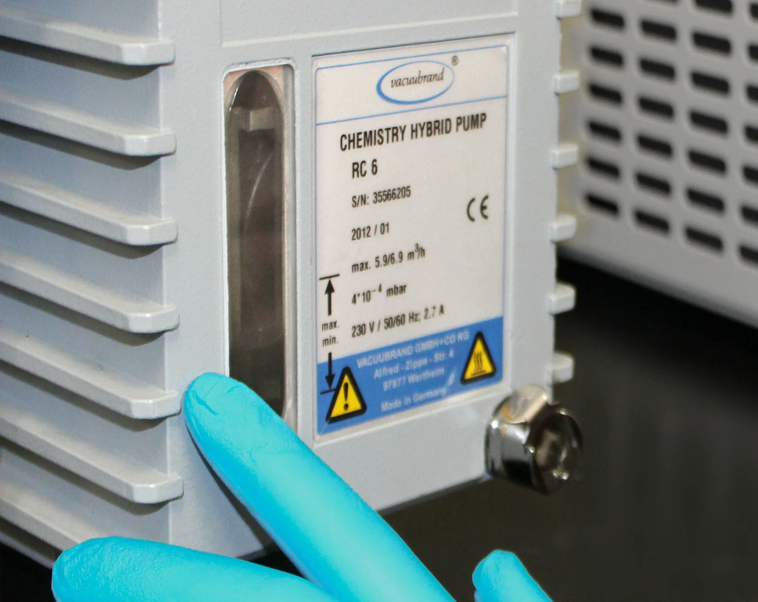lab-vacuum-pump-maintenance-sq.jpg