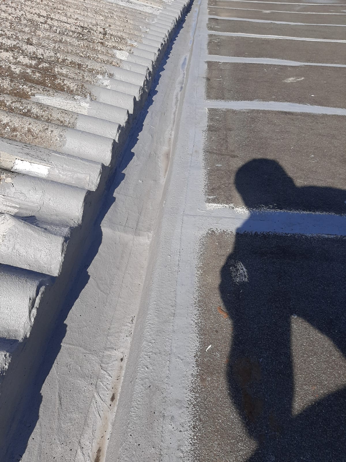 Gutter with shadow