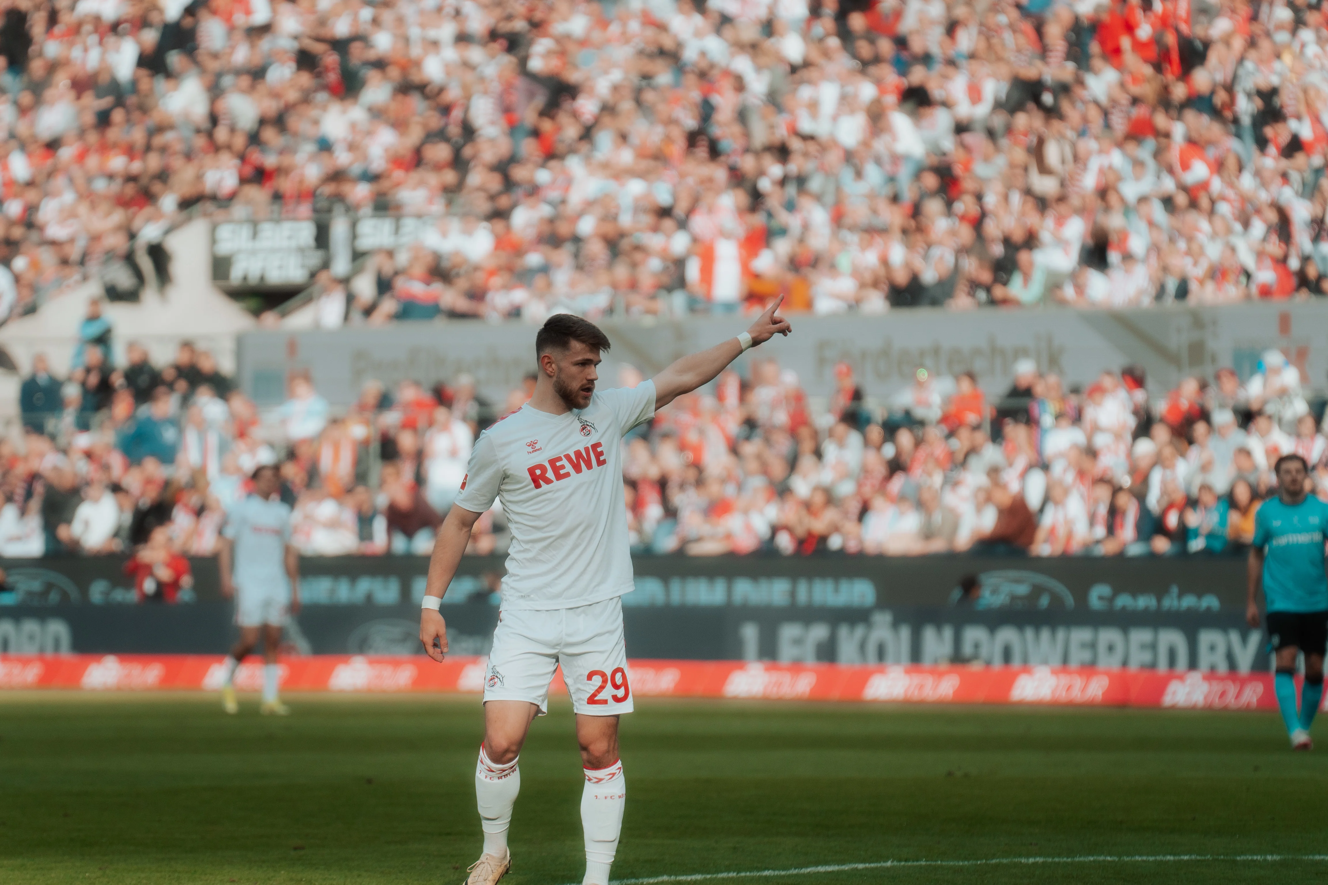 bundesliga_2023-2024_-_md24_-_1__fc_koln_vs_bayer_04_leverkusen_kimberly-01048_jpg_0.jpg