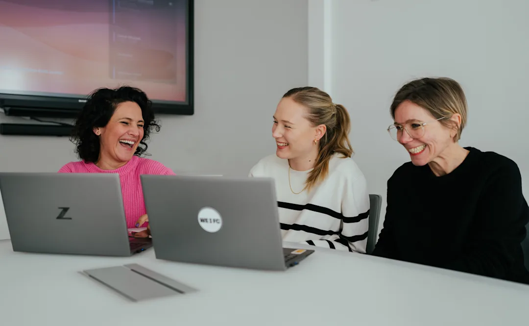 Annette, Kathrin und Mariam sind die Kolleginnen, die sich um Deine Bewerbung kümmern.