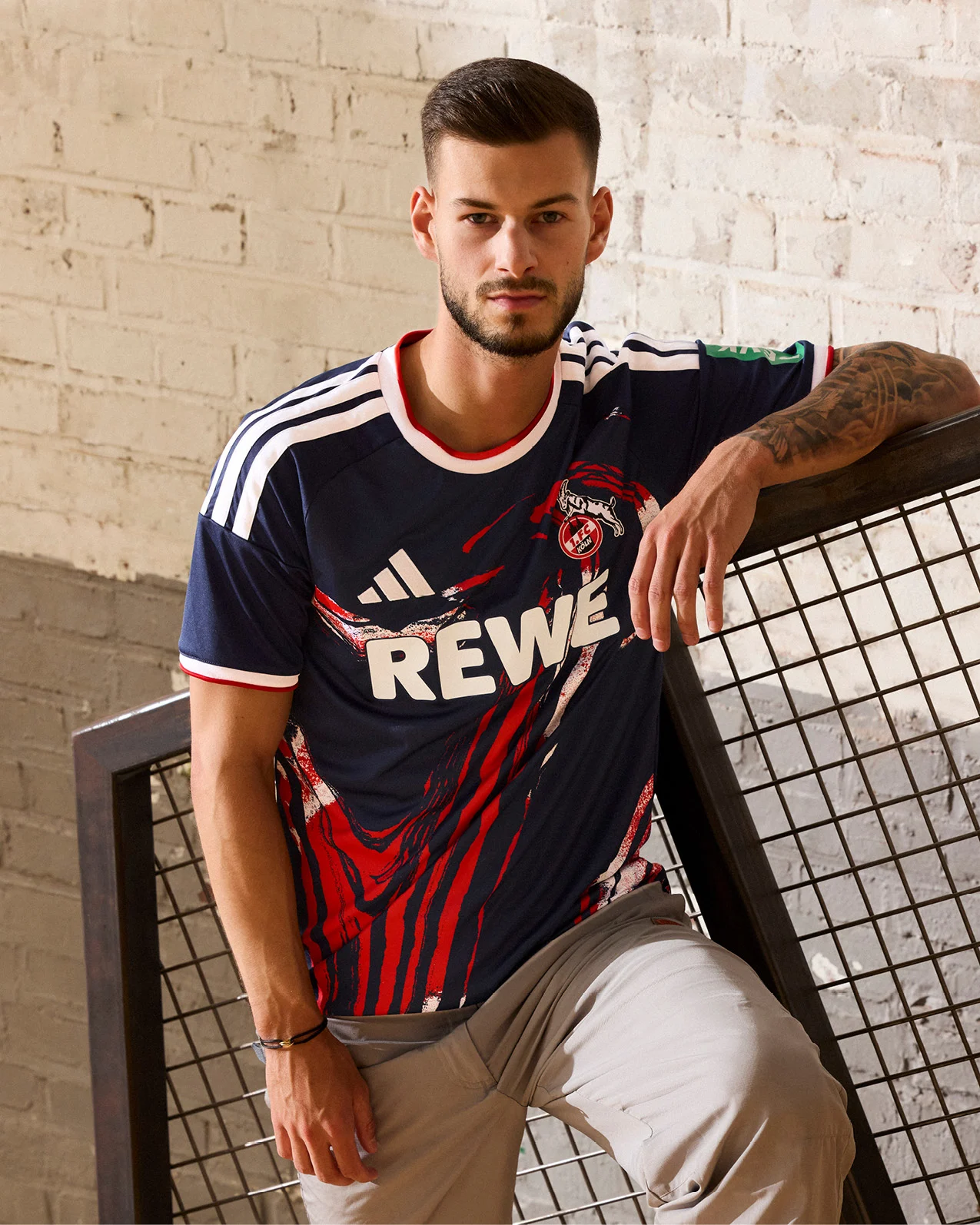 Adidas: Ausweichtrikot 2026/27 (Senior)