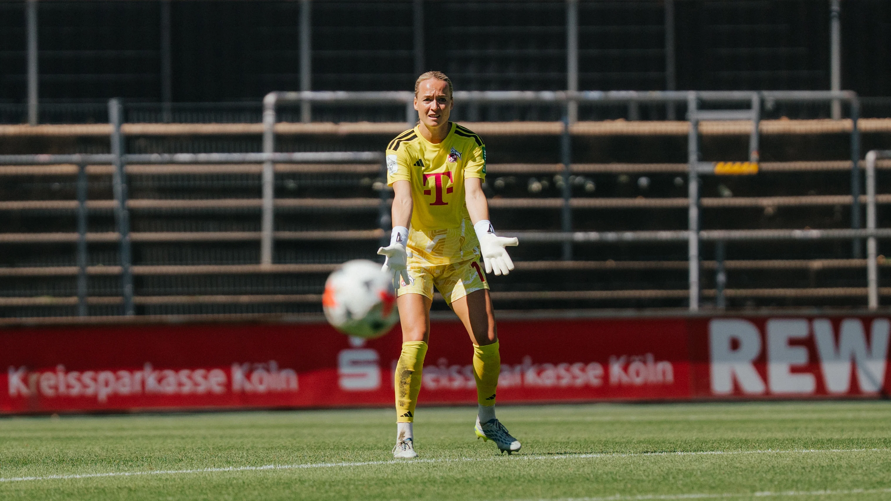 Ballkinder Frauen Kopie.jpg