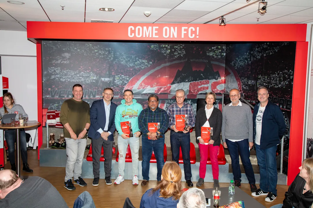 Ehrung für 200 Einsätze (von links): Carlos Gómez Velázquez, Pedro Pacheco Sanchez, Helmut Rey, Christine Bleckmann.