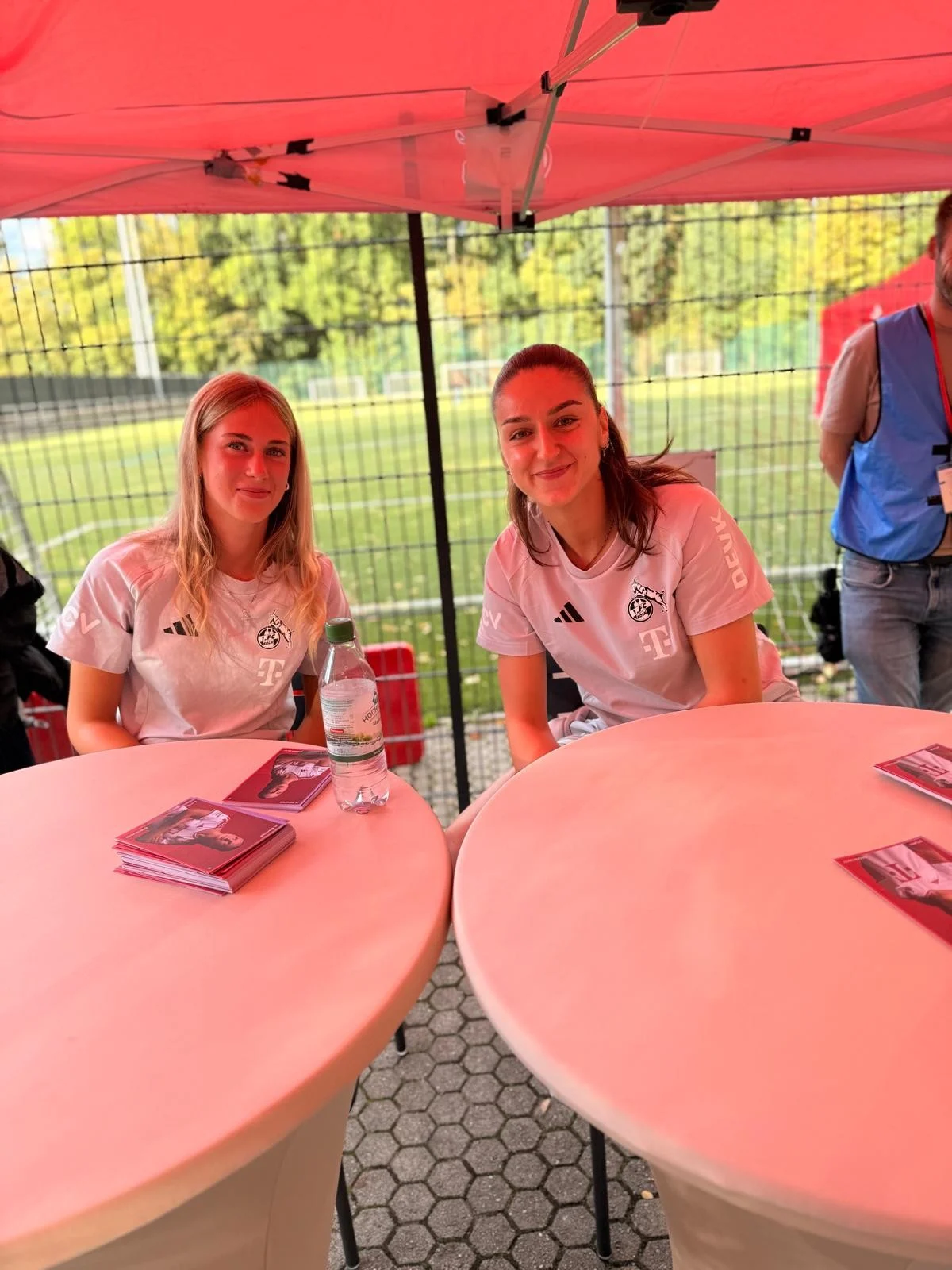 Autogrammstunde vor TSG.jpg