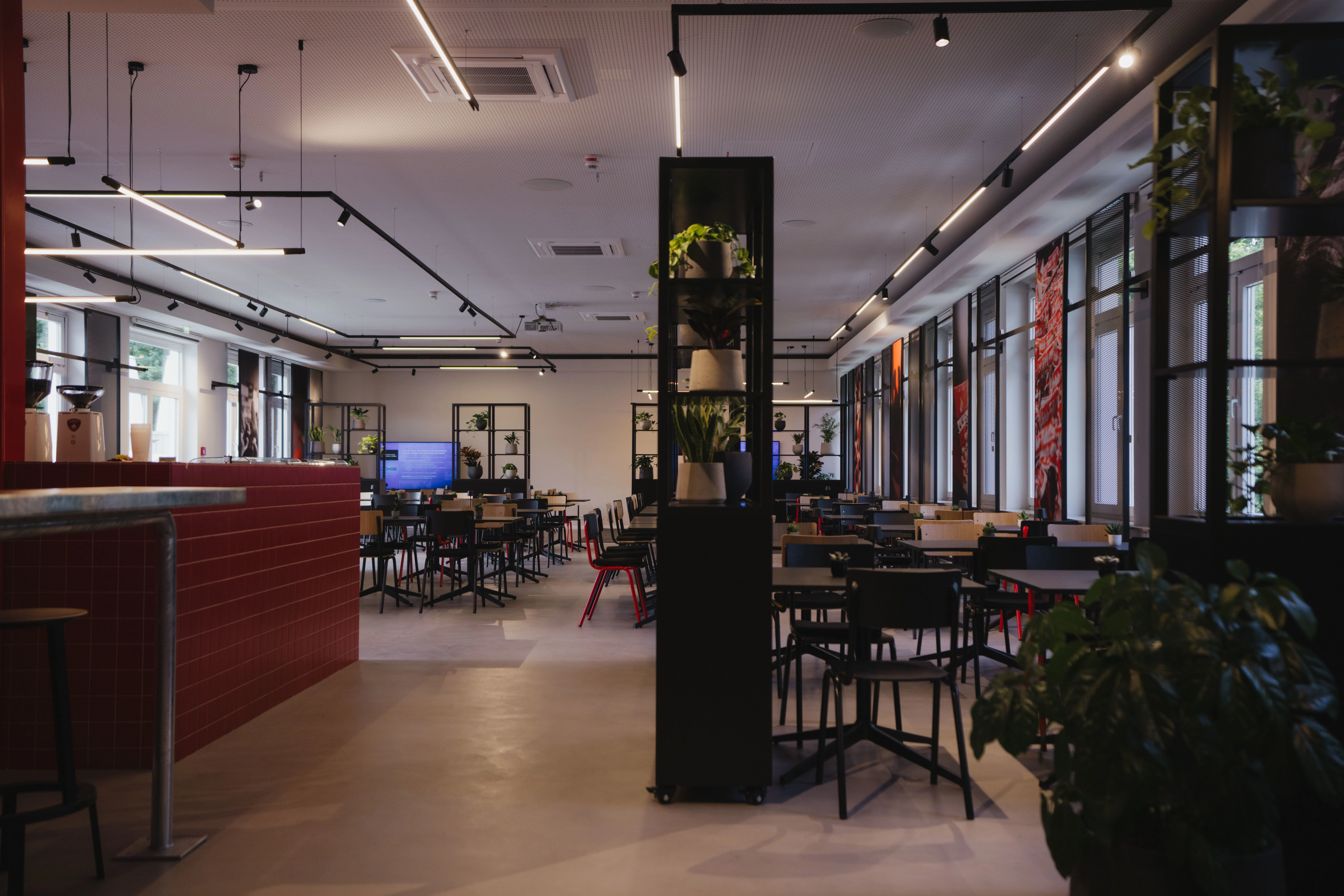 250627_Restaurant-6.jpg