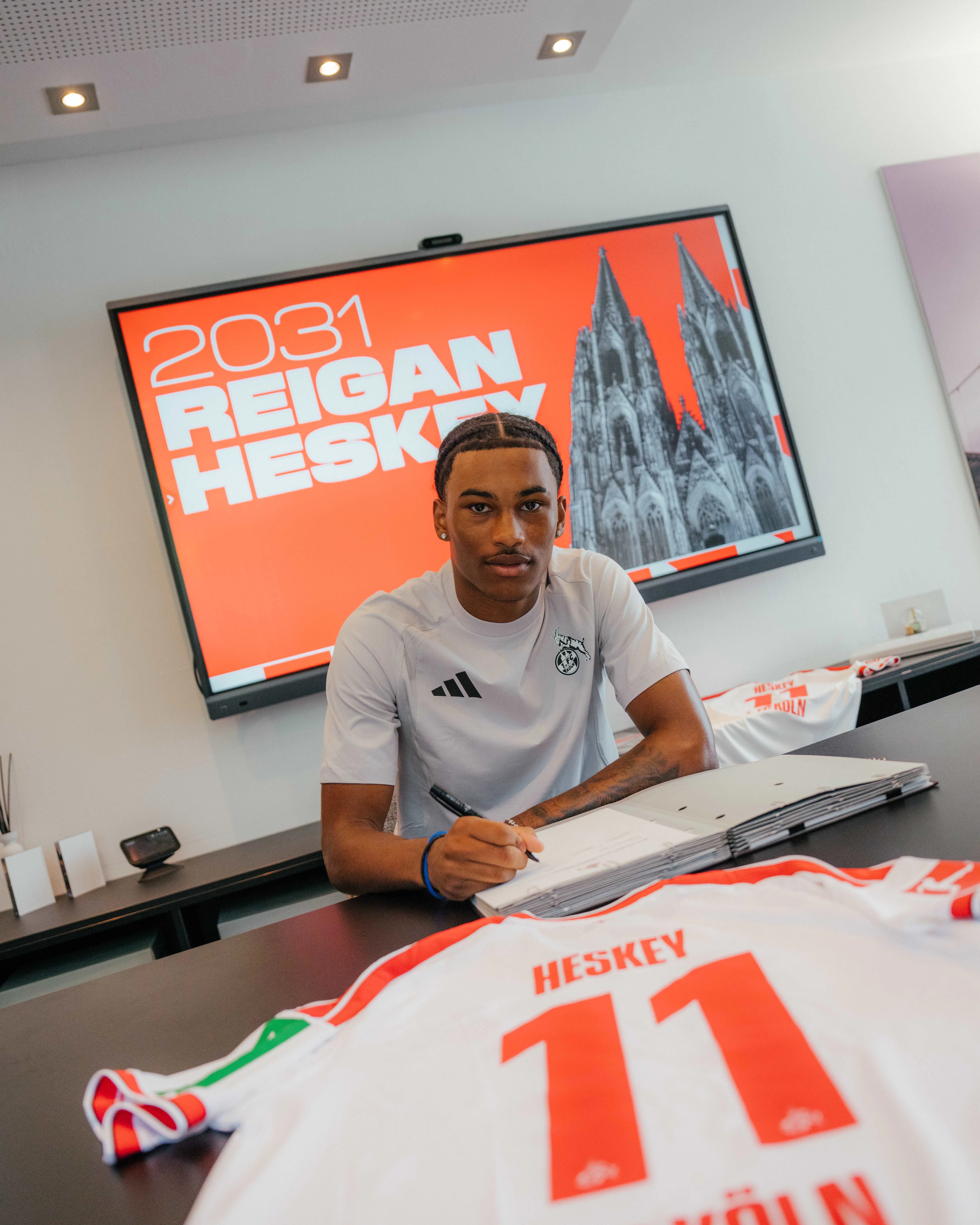 Heskey_Fakten_VU.jpg