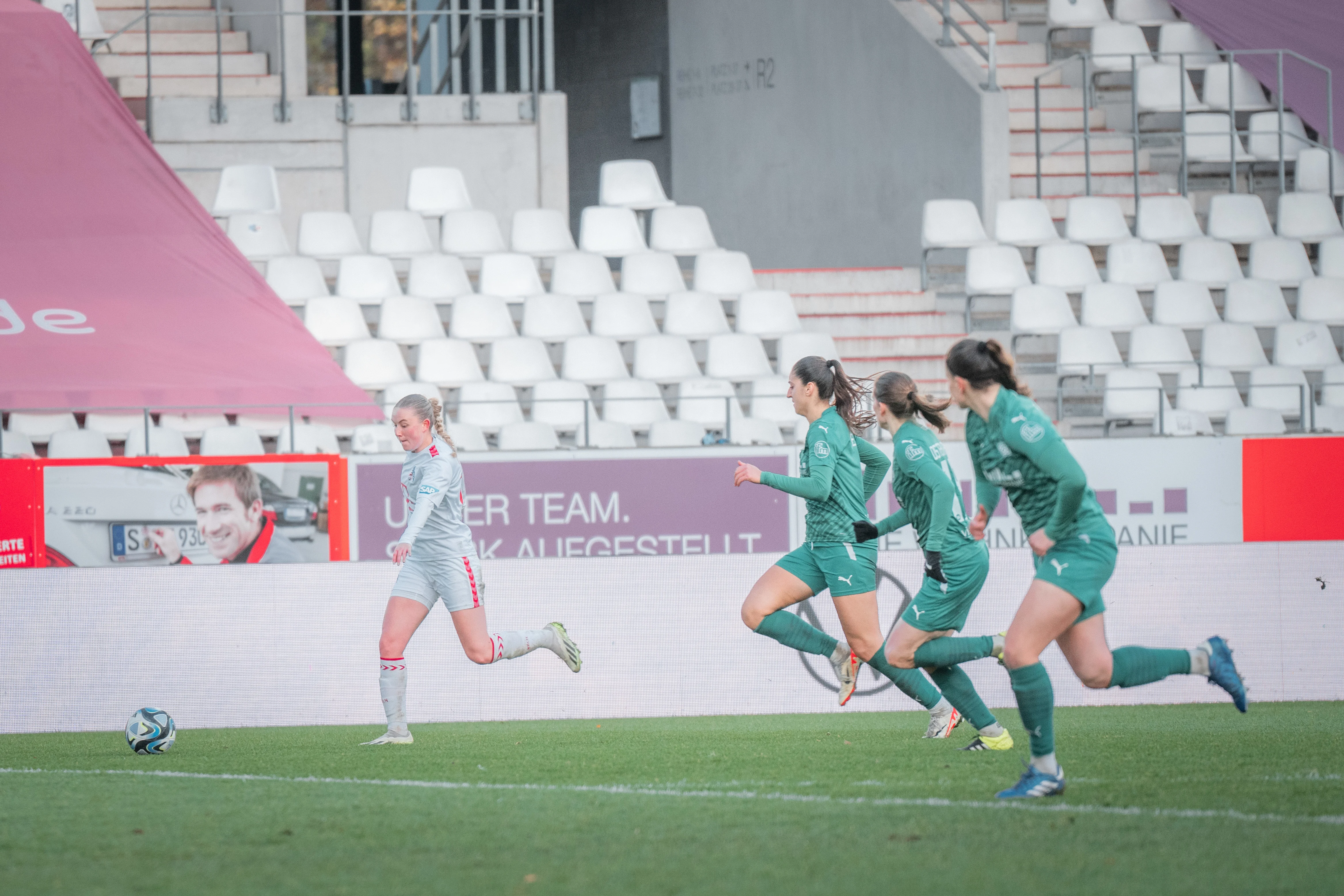 dfb_pokal_-_women_2023-2024_-_round_of_16_-_sgs_essen_w_vs_fc_koln_w_231125_sgskoe_spiel-146_jpg_0.jpg