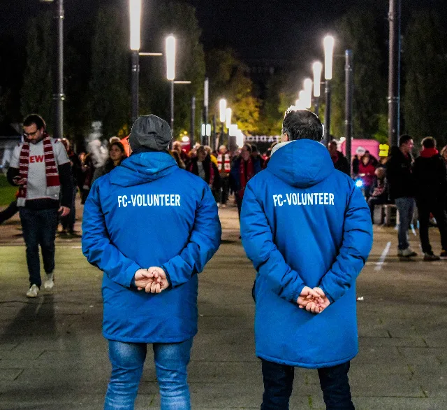 Ehrenamtliche Fanarbeit Volunteers Symbolbild