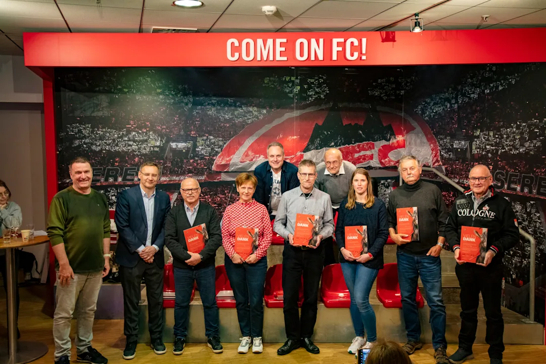 Ehrung für 100 Einsätze (von links): Erich Soika, Ingrid Rey, Klaus Mayer, Annemarie Schmitz, Bernhard Suda, Rolf Thelen.