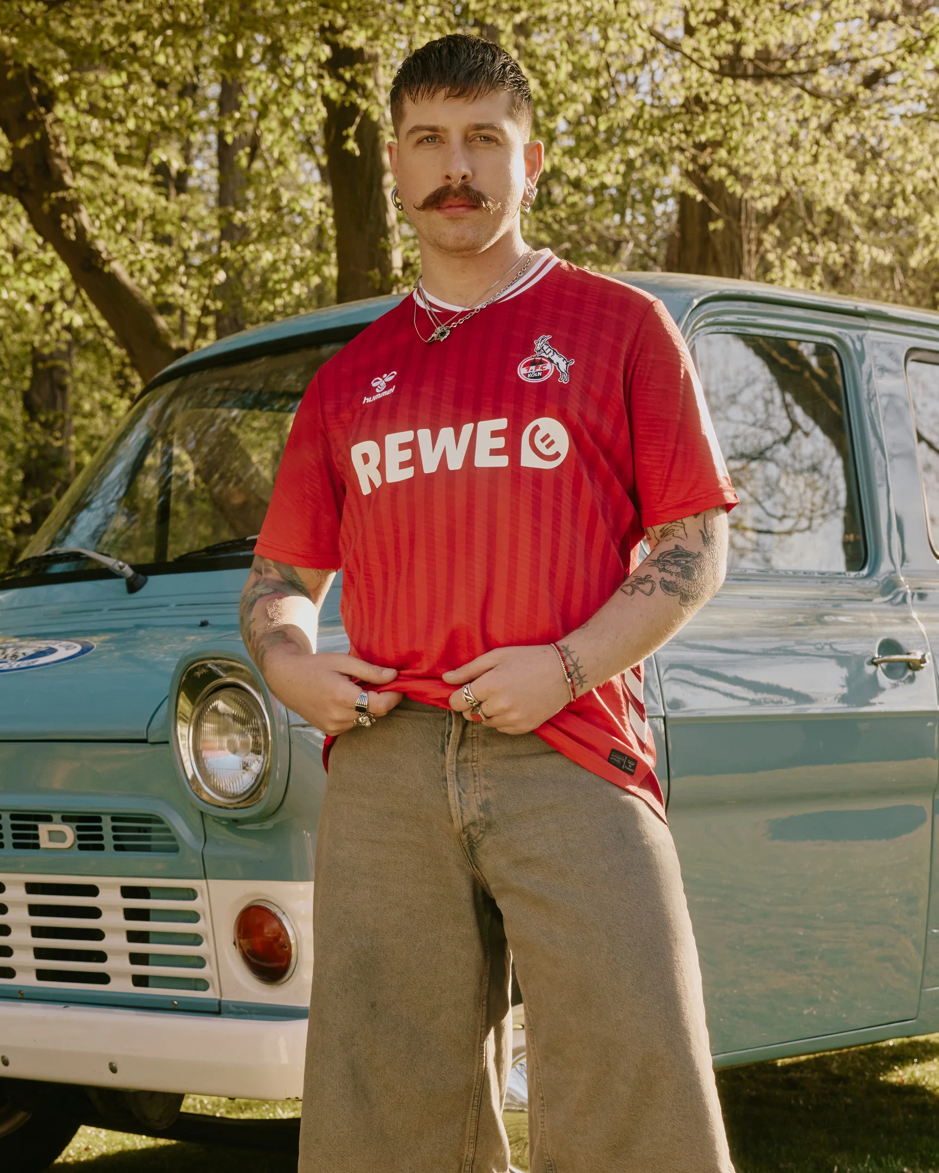 Away Koln Web8 Hero block 925x1228 Kopie.jpg