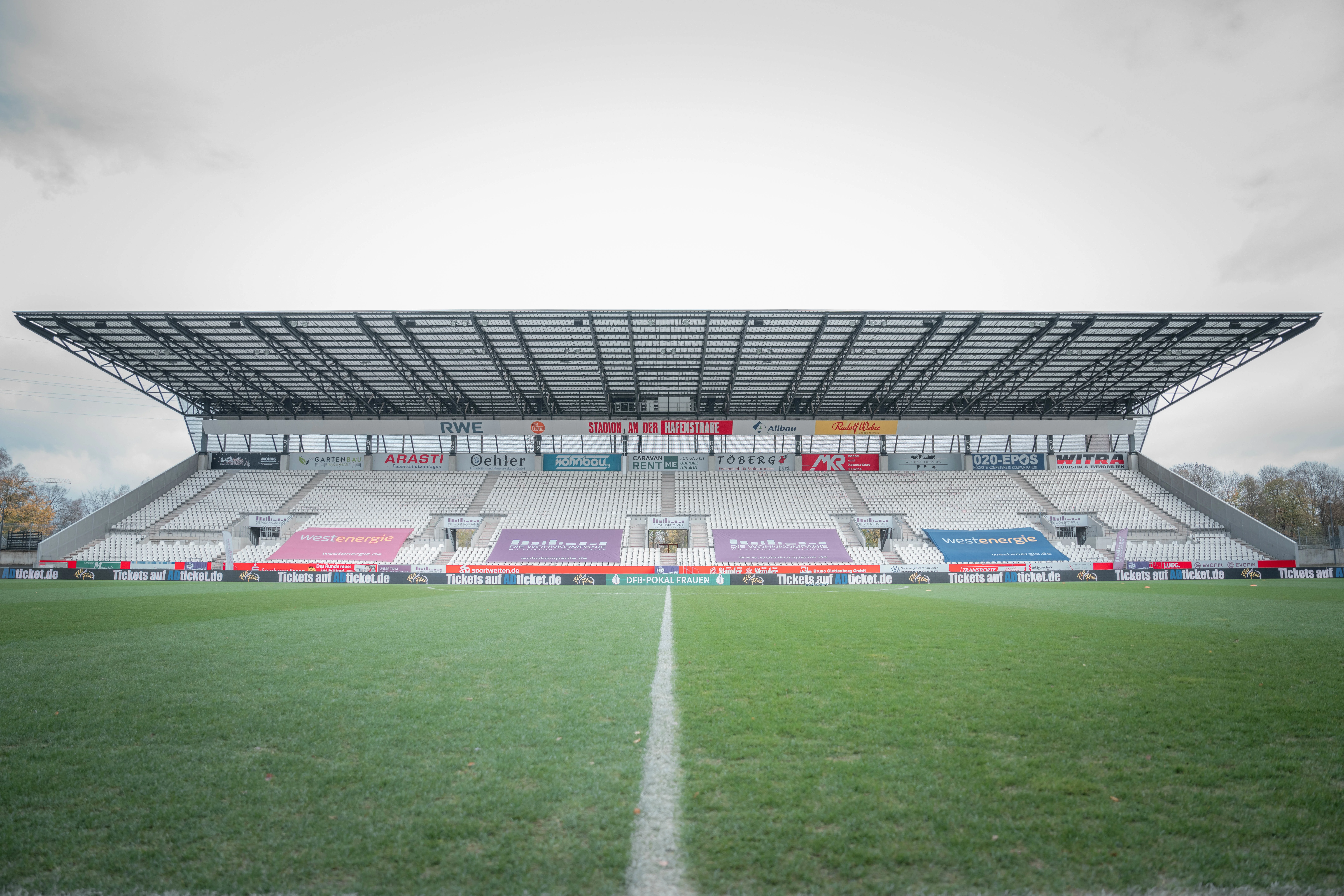 dfb_pokal_-_women_2023-2024_-_round_of_16_-_sgs_essen_w_vs_fc_koln_w_231125_sgskoe_pg-19_jpg_0.jpg
