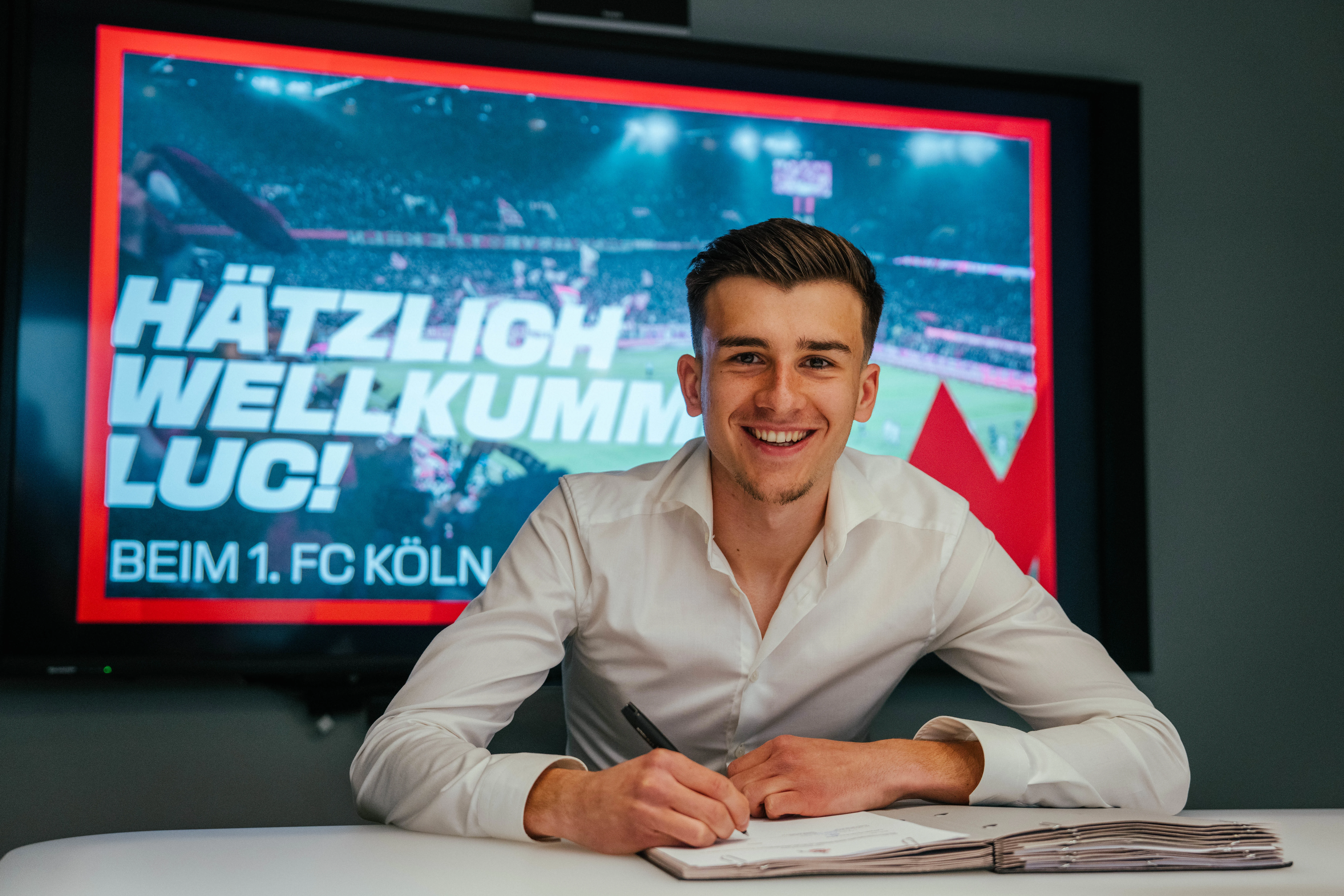 250415_Vertragsunterzeichnung_LucDabrowski-9.jpg