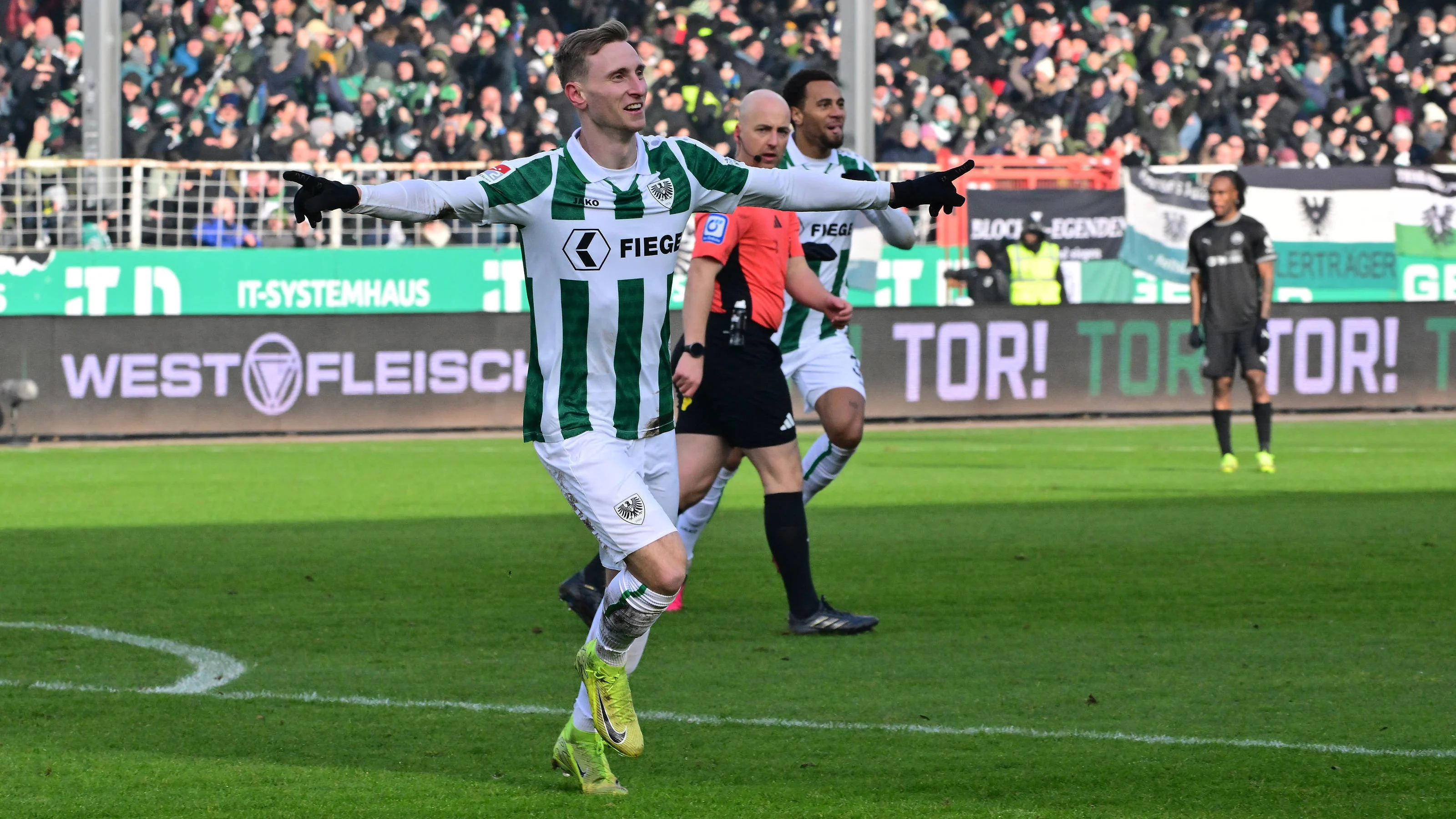 Gegnercheck_Mees_Jubel.jpg