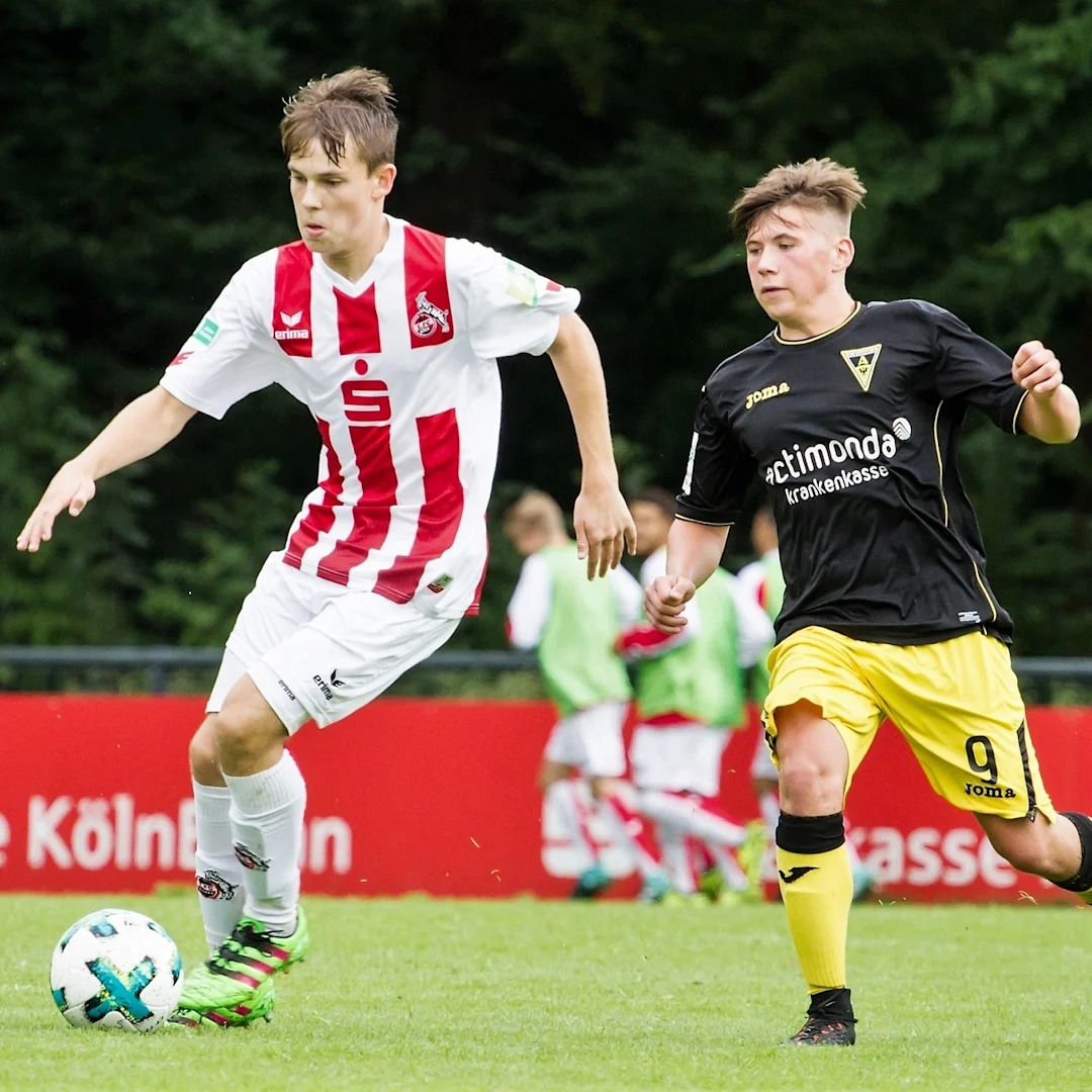 Georg Strauch als U17-Spieler im Duell gegen Alemannia Aachen