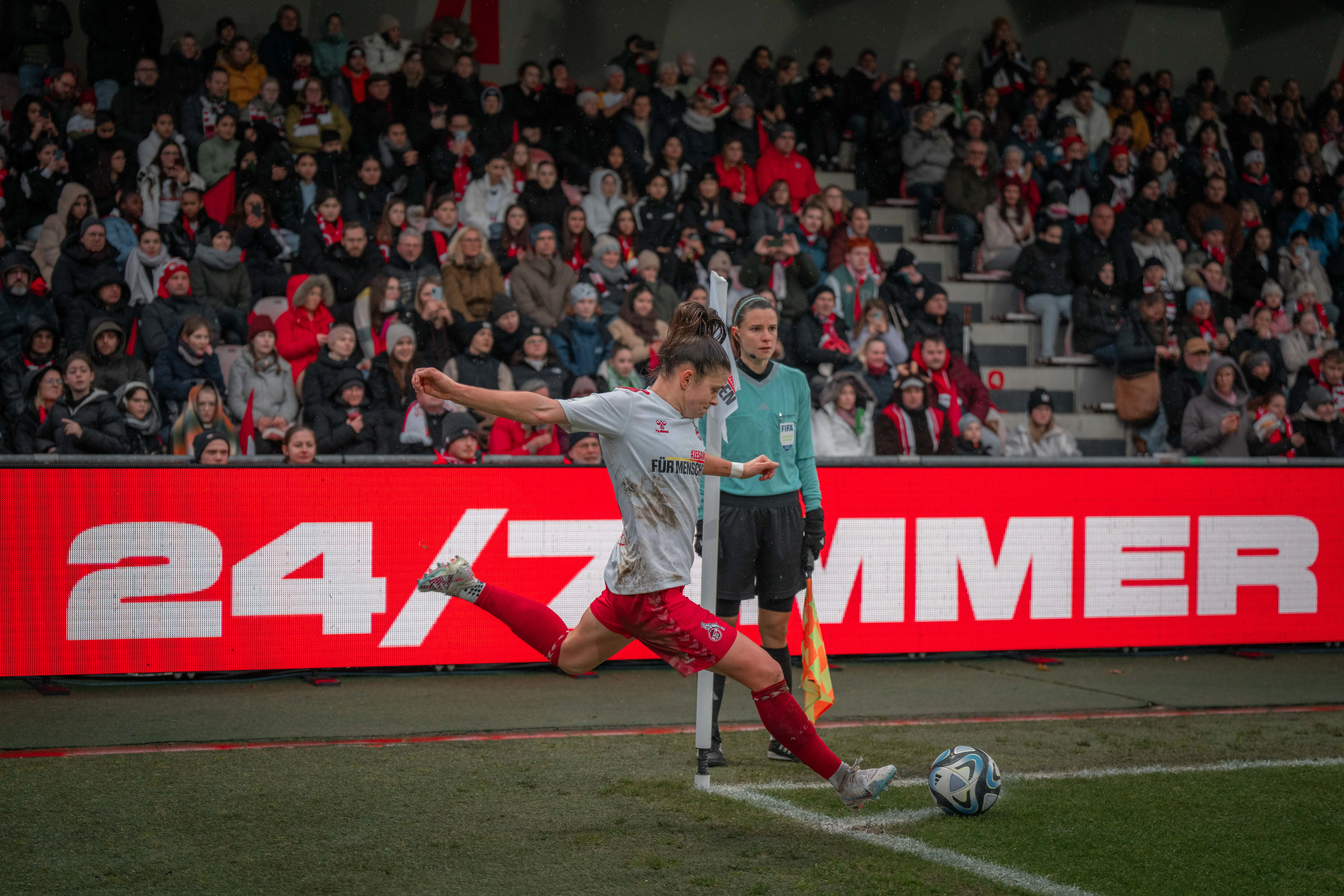 frauen_bundesliga_2023-2024_-_d9_-_fc_koln_w_vs_vfl_wolfsburg_w_231209_koewob-304_jpg_0.jpg