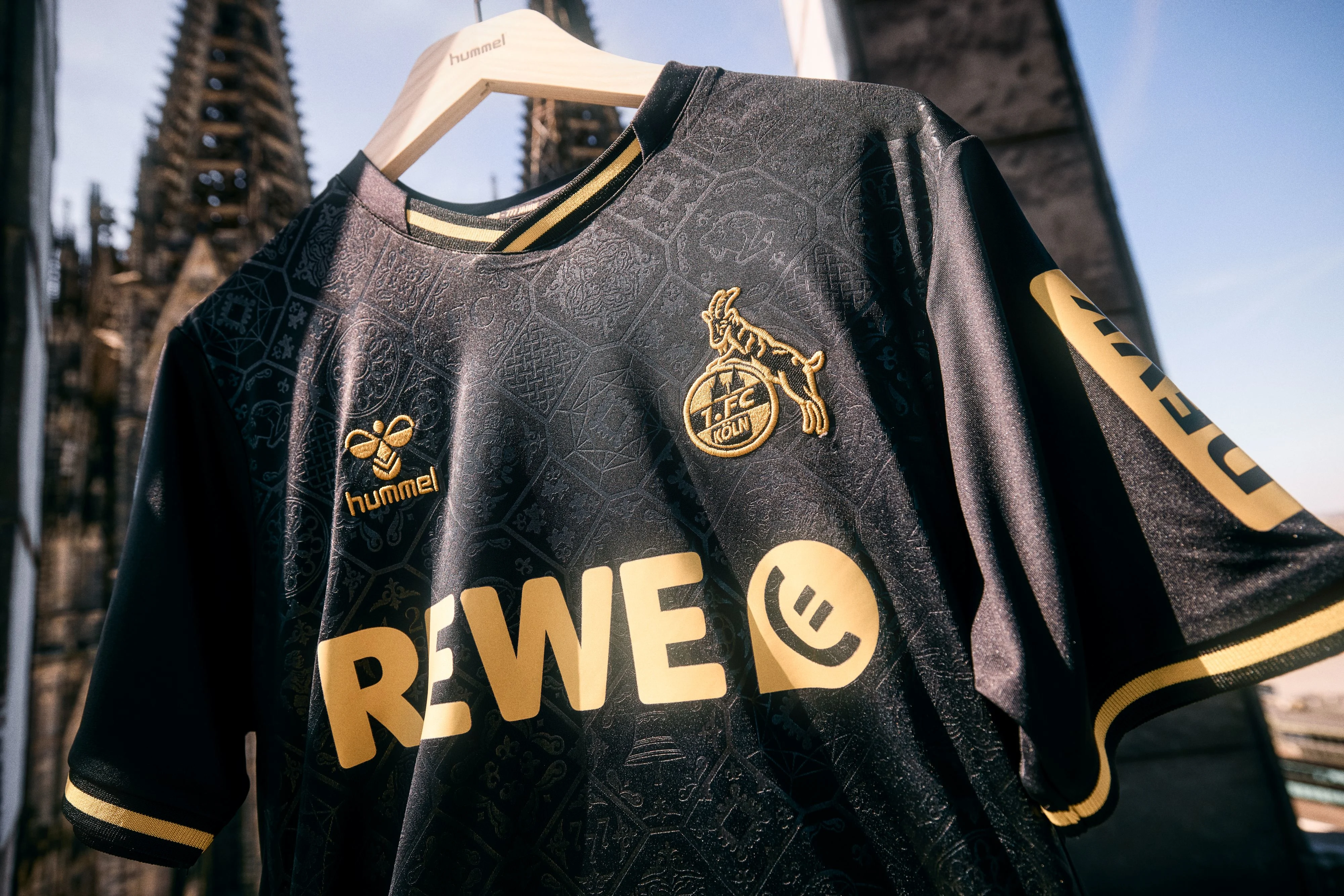 2025-04-08-hummel_kit-3rd_shot_02-1286.jpg