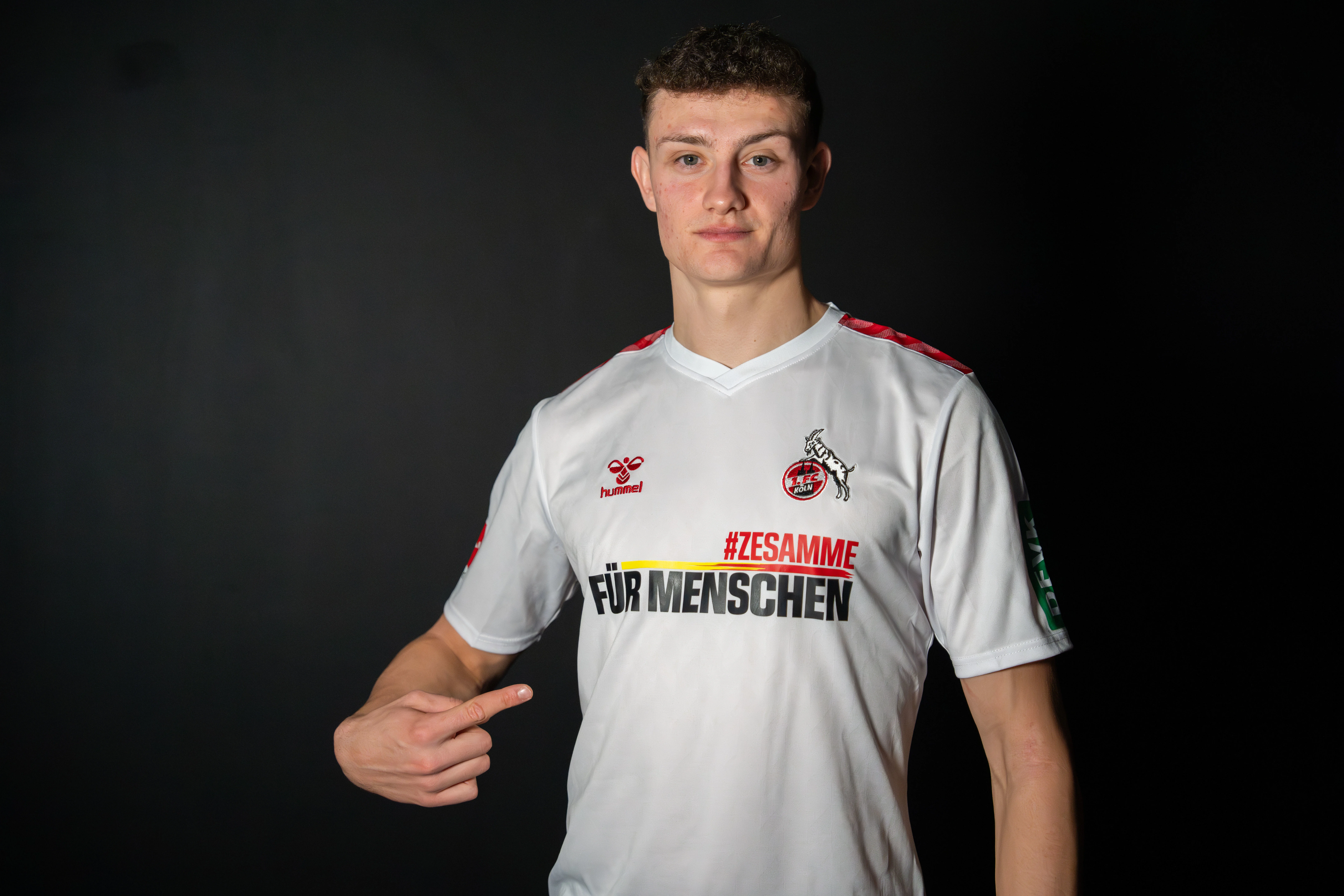 20231205_eric-martel_trikot_menschenrechte__2_jpg_0.jpg