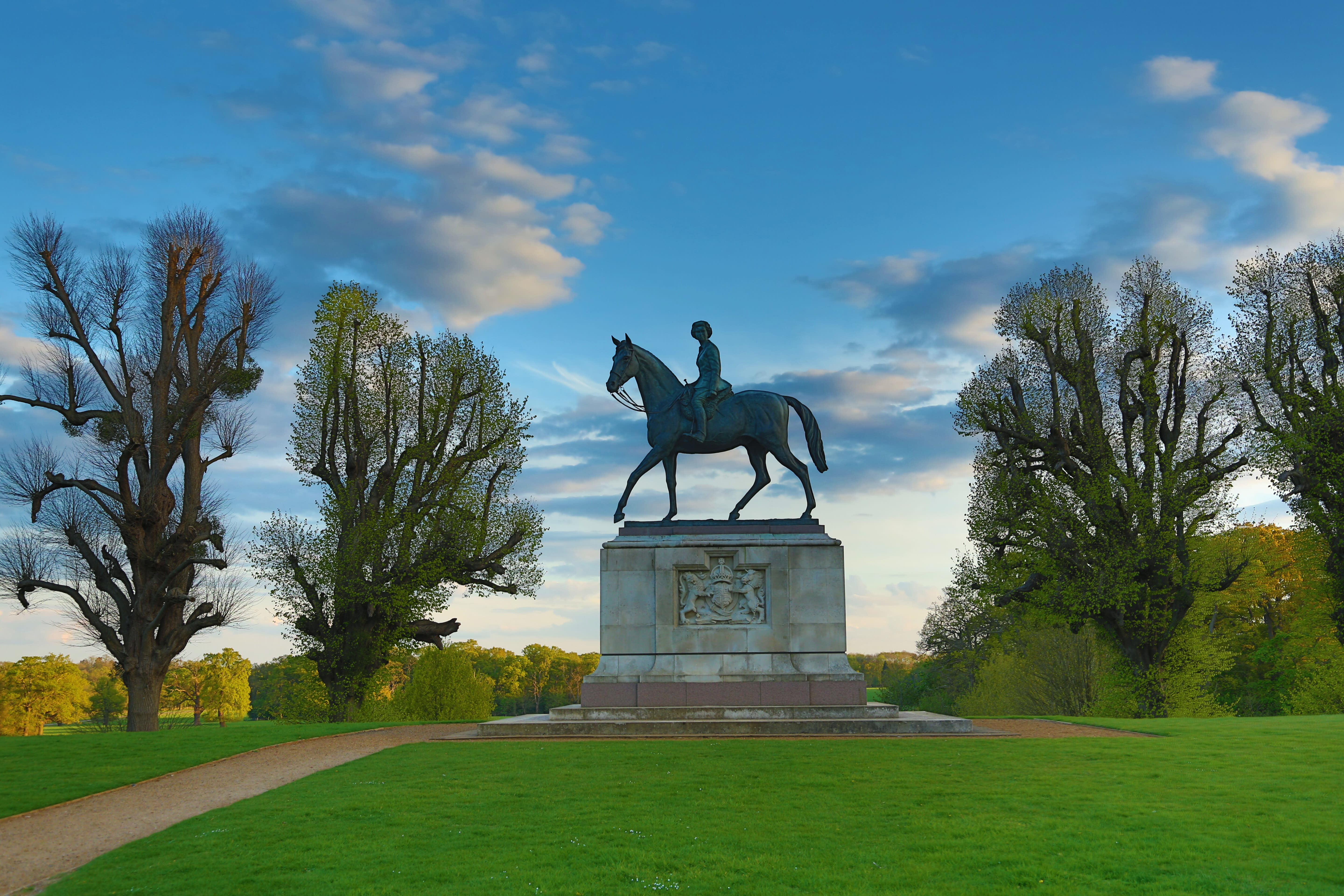 Jubilee Statue of Her Majesty Queen Elizabeth II