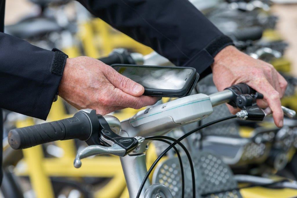 Using a phone to pay for a cycle hire