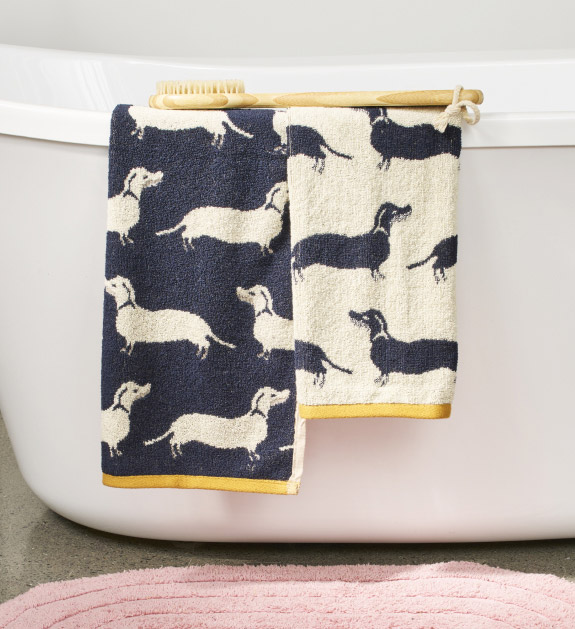 hand towel set with Weiner dogs all-over it