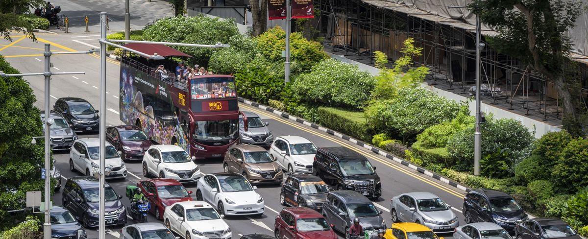 BMW, Mercedes Boom in Singapore as Rich Shrug Off Higher Taxes