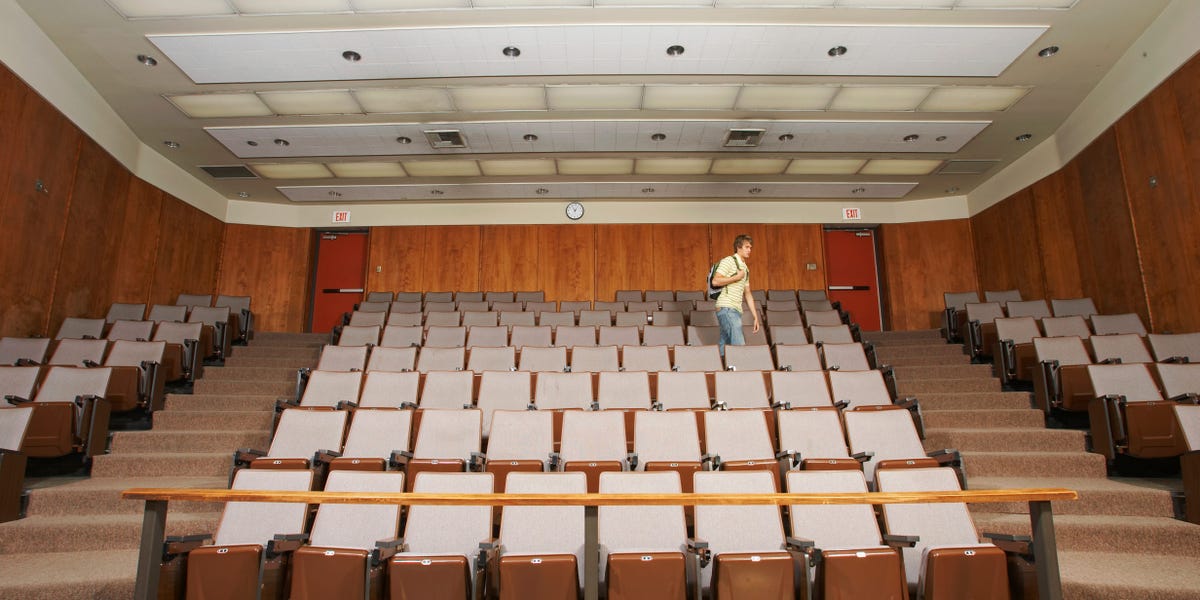 Why Americans Aren't Going to College Anymore: Student Debt, Job Market, Politics