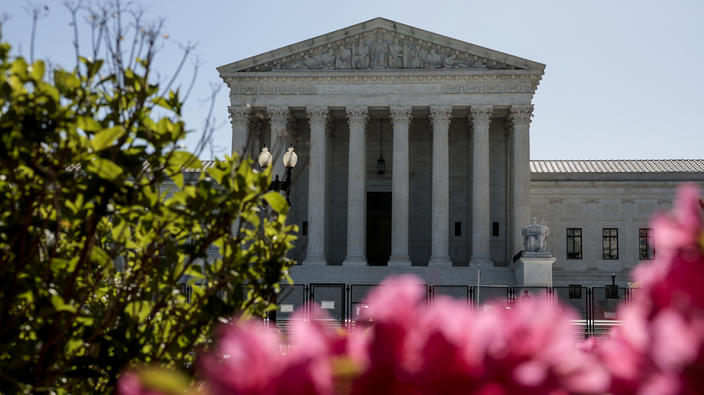 Supreme Court leaves student loan settlement in place
