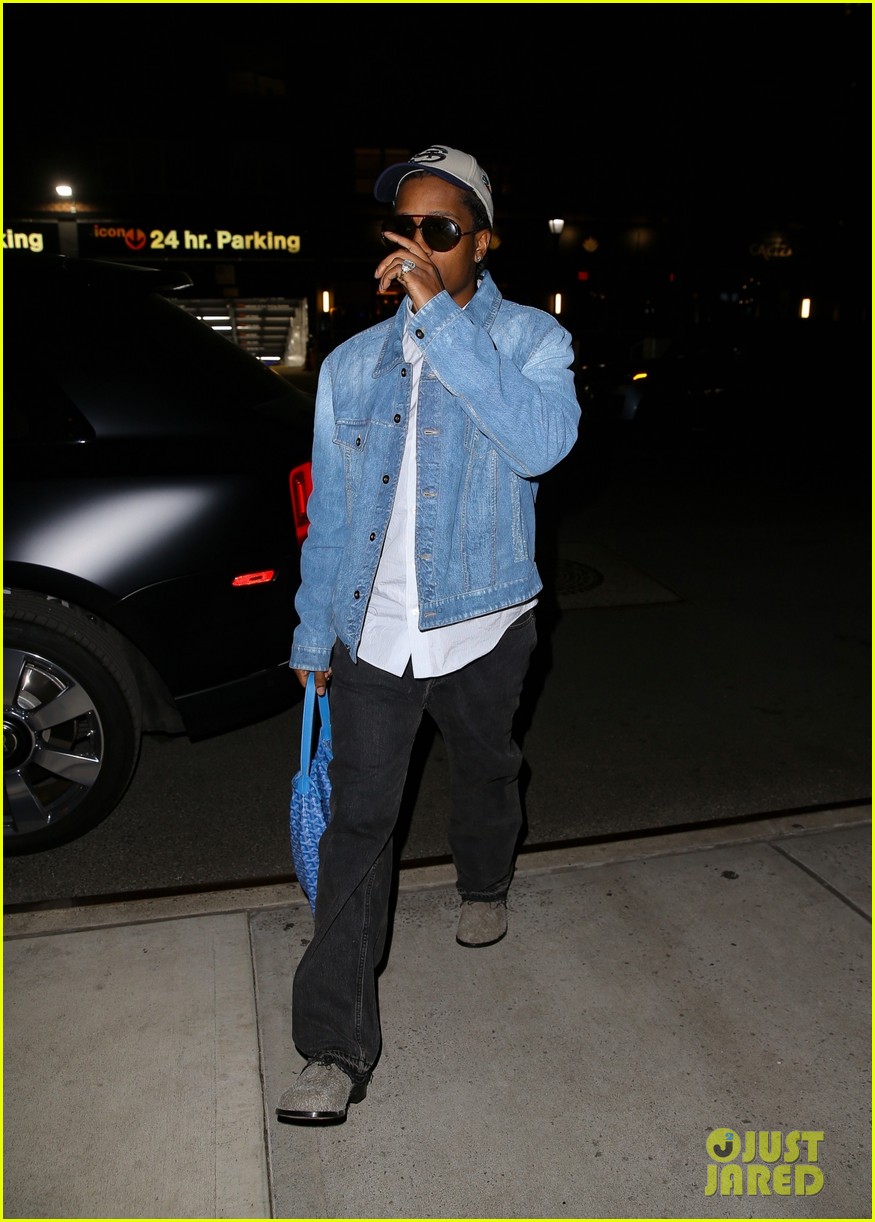 Pregnant Rihanna & A$AP Rocky Step Out Separately in NYC: Photo 4923869 | Pregnant Celebrities, Rihanna Photos