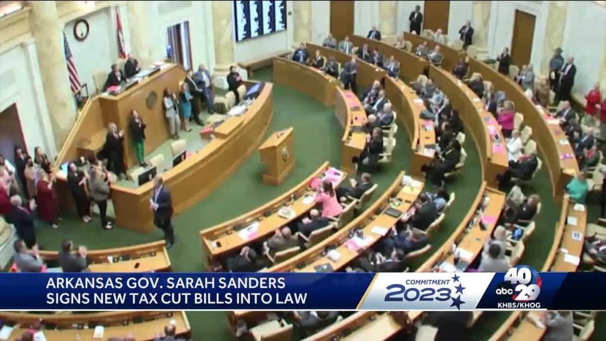 Arkansas Gov. signs bill cutting state income taxes