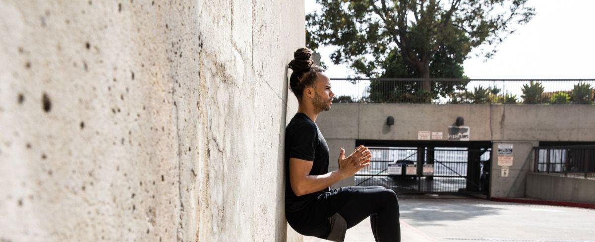 No gym? No problem. Build stronger legs at home with this six-move dumbbell workout