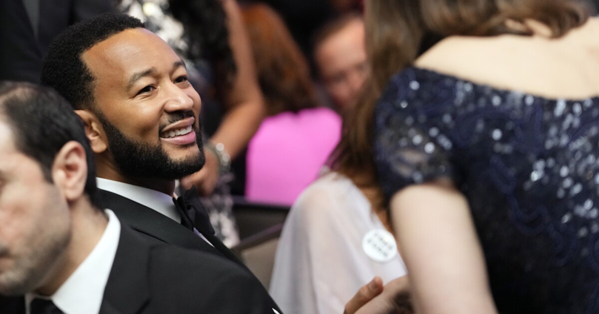 Celebrities rub elbows with top lawmakers for White House Correspondents' weekend