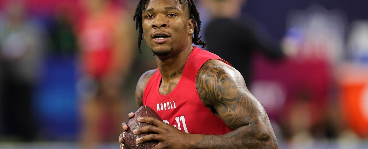 Florida QB Anthony Richardson drills ceiling with throw during Pro Day workouts