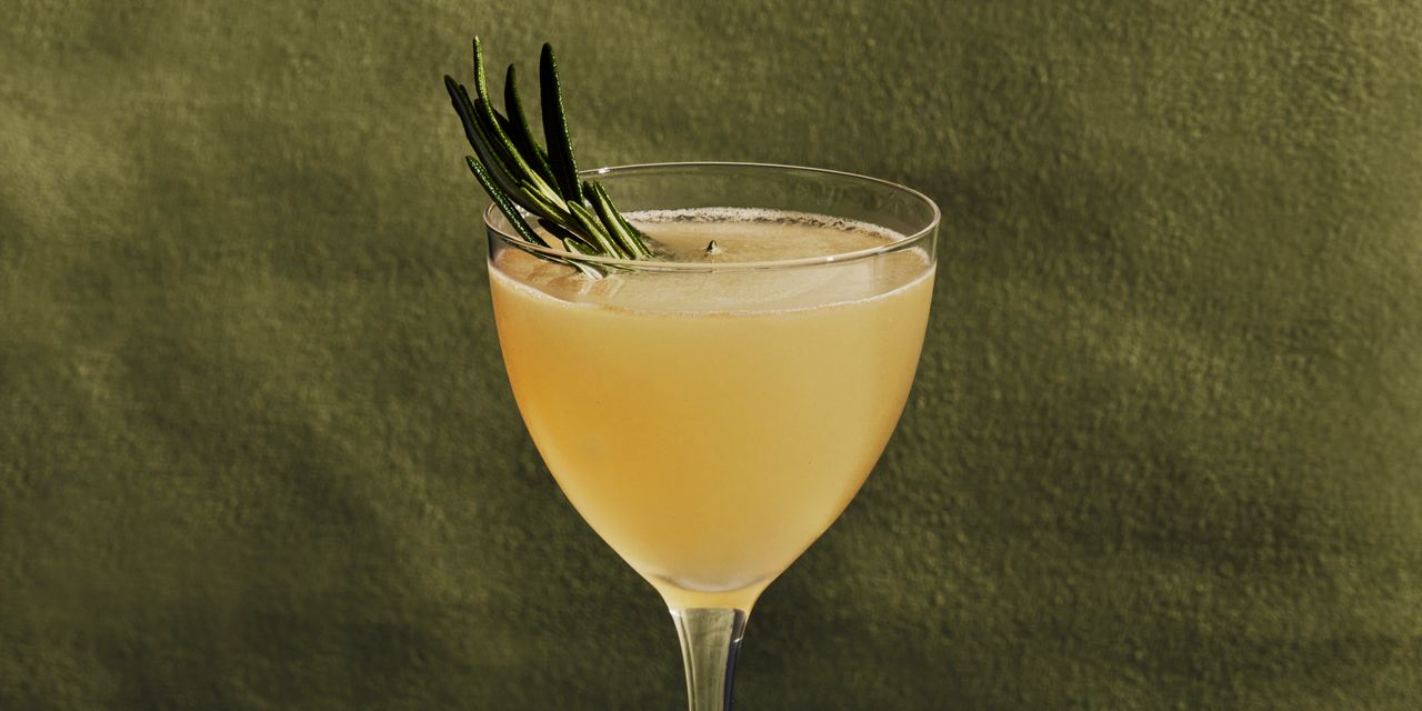 A Bee’s Knees Mocktail Recipe For Your Next Night In