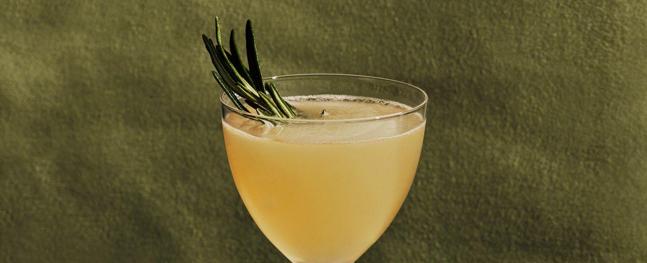 A Bee’s Knees Mocktail Recipe For Your Next Night In